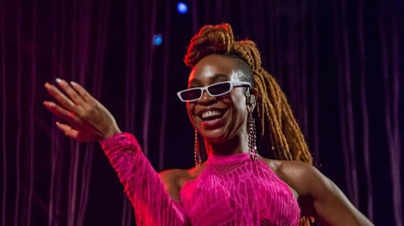 Karol Conká, um dos principais nomes do line-up do Festival Vaca Amarela 2022, que foi adiado para abril devido ao aumento no número de casos de Covid-19 em Goiânia | Foto: Liliane Moreira/Reprodução Instagram