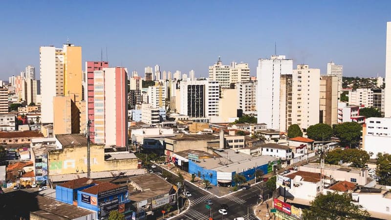 Centro de Goiânia. Medidas de novo decreto na capital começam a valer nesta terça-feira (18/1) e serão revistas a cada 15 dias | Foto: Paula Falcão