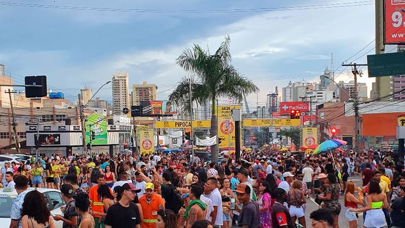 Carnaval dos Amigos em 2022, que teve concentração final dos trios foi na Avenida 85. Em 2022, evento acontece pela primeira vez no Centro Cultural Oscar Niemeyer | Foto: Carlos Freitas