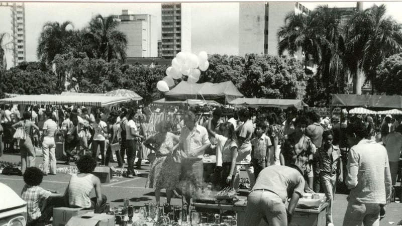 Feira Hippie, nos anos 70.  Cavalhadas e feira ao ar livre em Goiânia estão em processo de registro, que garante a preservação e salvaguarda desses bens imateriais | Foto: MIS/Goiás