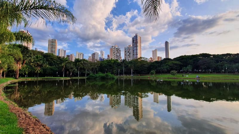 Parque Vaca Brava, em Goiânia. Na capital, as máscaras só serão obrigatórias em locais fechados | Foto: Carlos Freitas