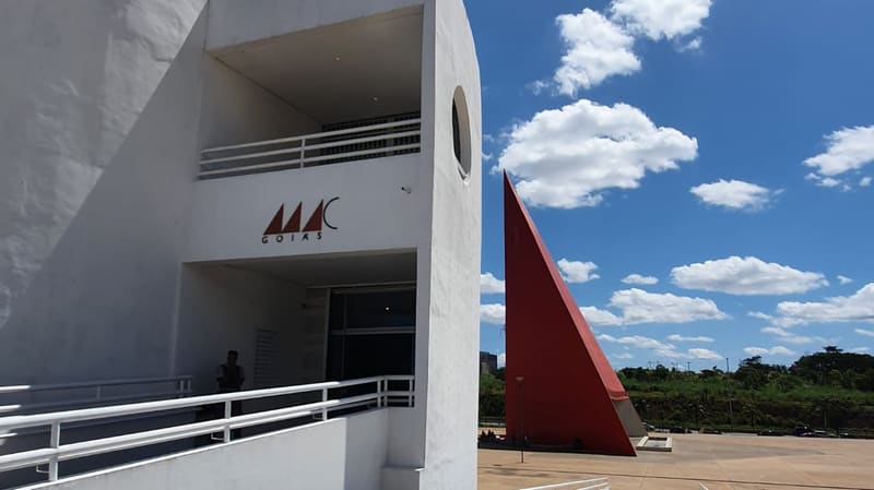 Entrada do MAC Goiás, no Centro Cultural Oscar Niemeyer, que irá receber a 4ª edição da FARGO - Feira de Arte de Goiás | Foto: Carlos Freitas