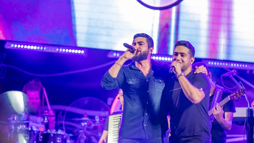Henrique e Juliano em Goiânia: dupla faz show no Estádio Serra Dourada