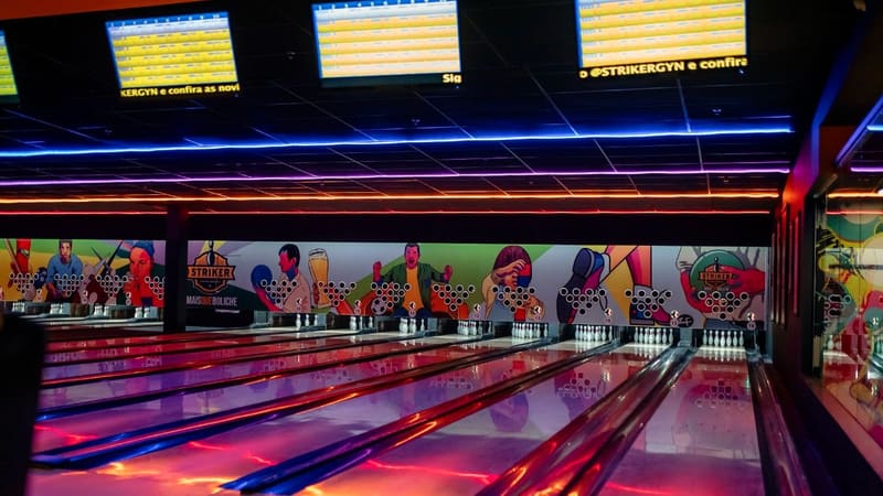Strike Goiânia, no Passeio das Águas Shopping, tem 16 pistas de boliche | Foto: Divulgação