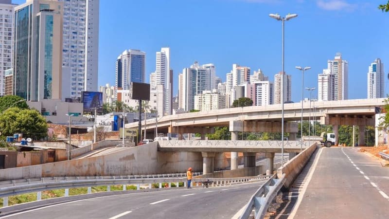 Complexo Viário Jamel Cecílio, que será inaugurado nesta sexta-feira (13/5). A obra é dividida em três níveis | Foto: Secom Goiânia