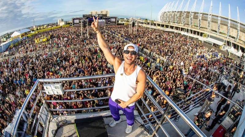 Wesley Safadão durante show. Cantor irá encerrar o Aparecida é Show nesta terça-feira (10/5) | Foto: Reprodução Instagram Wesley Safadão