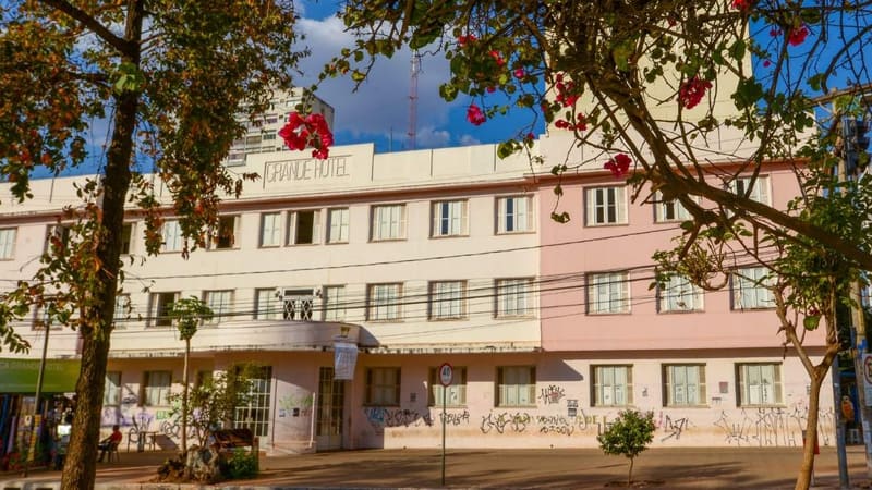 Grande Hotel, no Centro de Goiânia, um dos edifícios históricos em Art Decó da cidade que pode participar do concurso | Foto: Secom Goiânia