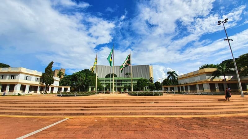 Praça Cívica, no Centro de Goiânia, tem seis espaços culturais para serem aproveitados por todas as idades | Foto: Carla Falcão