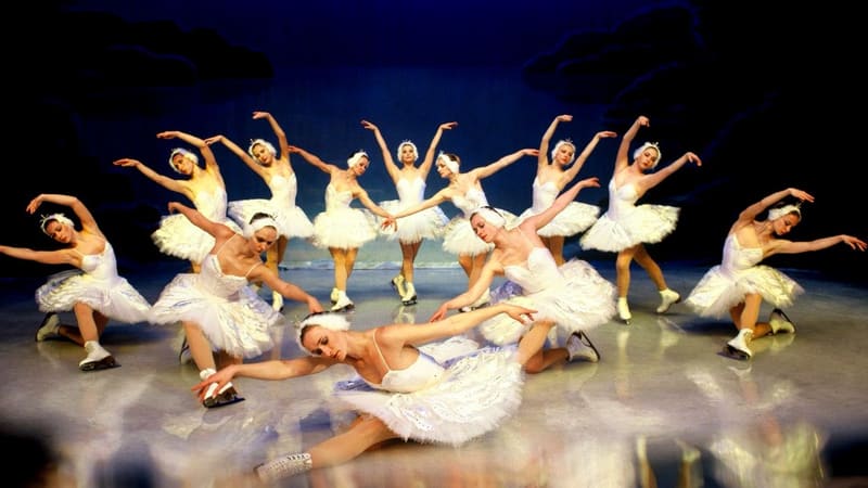 Com música de Tchaikovsy, O Lago dos Cisnes é um espetáculo que reúne 20 bailarinos no palco | Foto: Divulgação