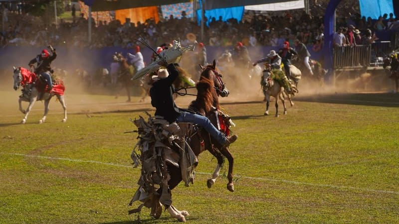 Encenação das batalhas entre mouros e cristãos | Foto: Secult Goiás