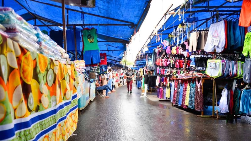 Feira na Praça do Trabalhador. Bancas de feirantes que ocupam parte da Rua 44 nos finais de semana serão transferidas para o local | Foto: Sedec