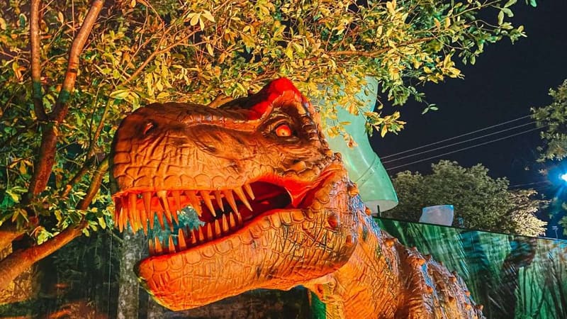 Parque temático é o primeiro a oferecer o maior T-rex mecatrônico do mundo, com 12 metros de altura | Foto: Divulgação