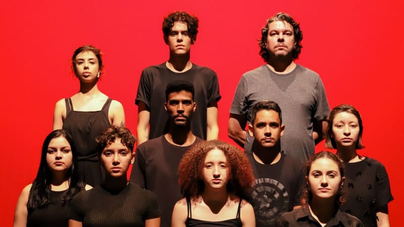 Alguns dos 53 estudantes-artistas dos cursos de qualificação profissional que participam da mostra teatral | Foto: Divulgação