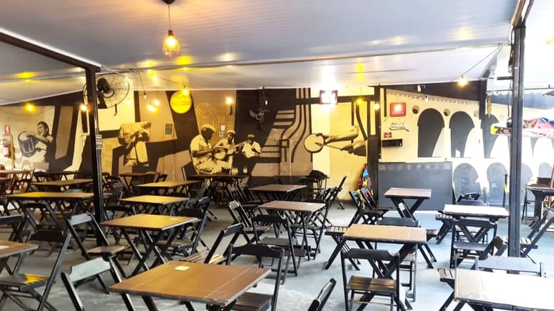Quintal do Jajá, no Centro de Goiânia, transmite jogo da seleção brasileira, e também tem show | Foto: Divulgação