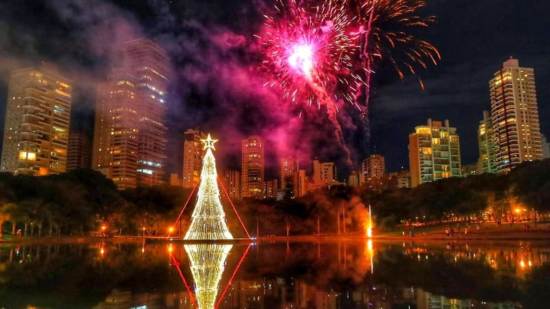 Árvore de Natal do Vaca Brava, em Goiânia, é inaugurada