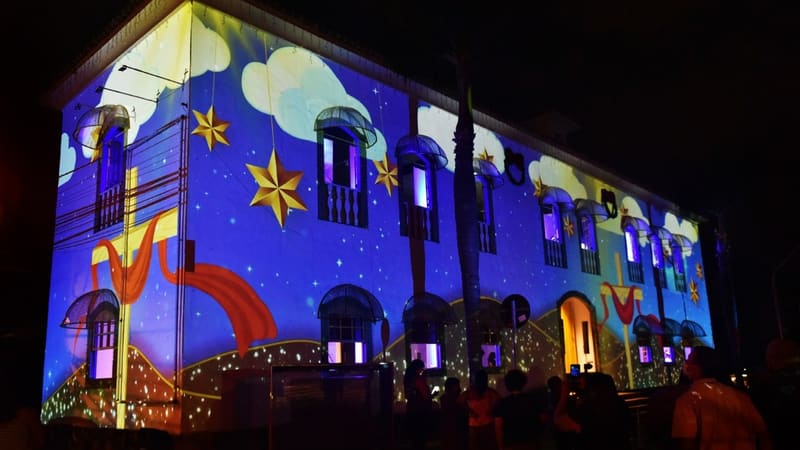 Projeção no prédio do Instituto Rizzo na cantata de 2021, no Setor Sul, em Goiânia | Foto: Divulgação