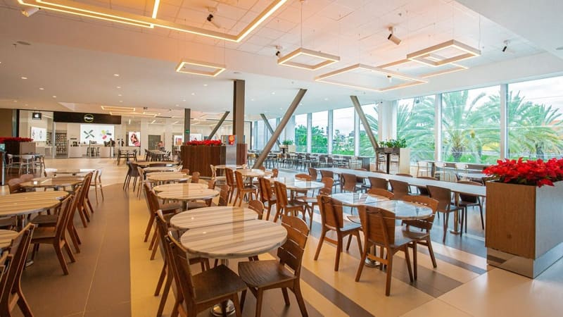 Praça de alimentação do Flamboyant Shopping. Centro de compras tem descontos às terças-feiras | Foto: Divulgação