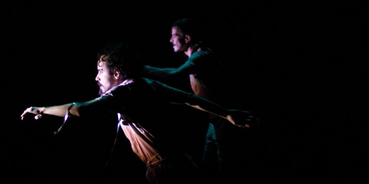 Ateliê do Gesto leva diferentes plateias ao teatro, em Goiânia
