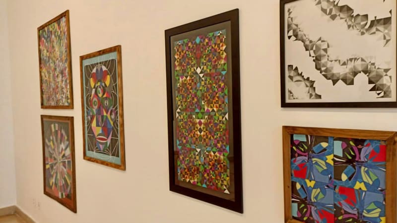 A mostra reúne vários trabalhos desenvolvidos pelo artista que transitam pelo artesanato, artes plásticas e artes visuais digitais | Foto: Secult Goiás
