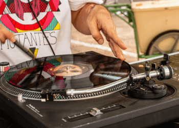 Centrão chega à 8ª edição com discotecagens e feira de vinil