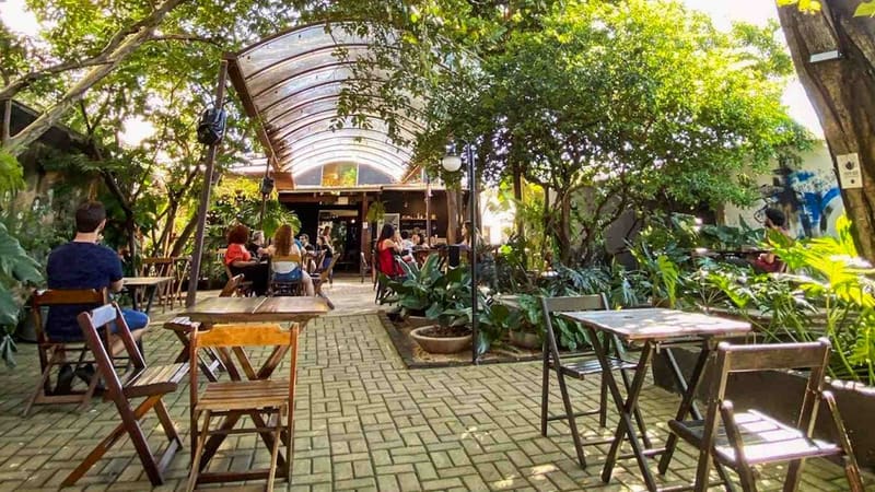 Parte externa do Evoé Café, que recebe o evento Jazz no Quintal, na sexta-feira | Foto: Divulgaçã