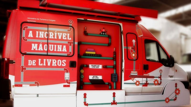 Patrocinado pela Lei Rouanet, projeto passa por várias cidades do país para estimular leitura e formação de leitores, com van em formato de máquina de doação e troca de livros | Foto: Secult Goiânia