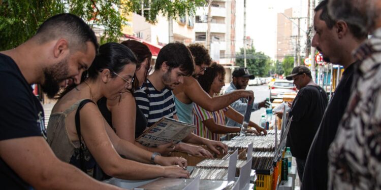 Centrão chega à 9ª edição com discotecagens e feira de vinil