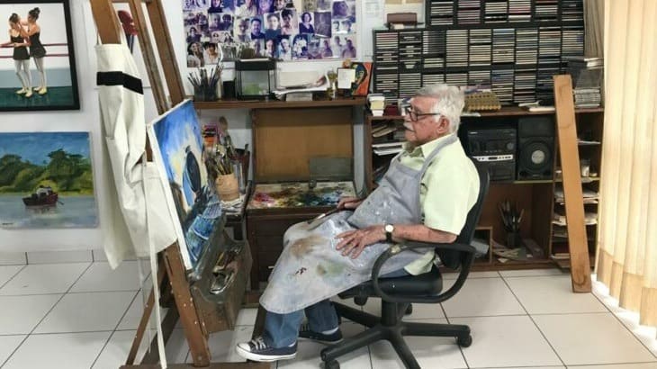 Artista Amaury Menezes em seu ateliê. Exposição fica aberta de terça-feira a domingo, inclusive feriados, das 8h às 17h, até o dia 11 de junho | Foto: Secult Goiânia