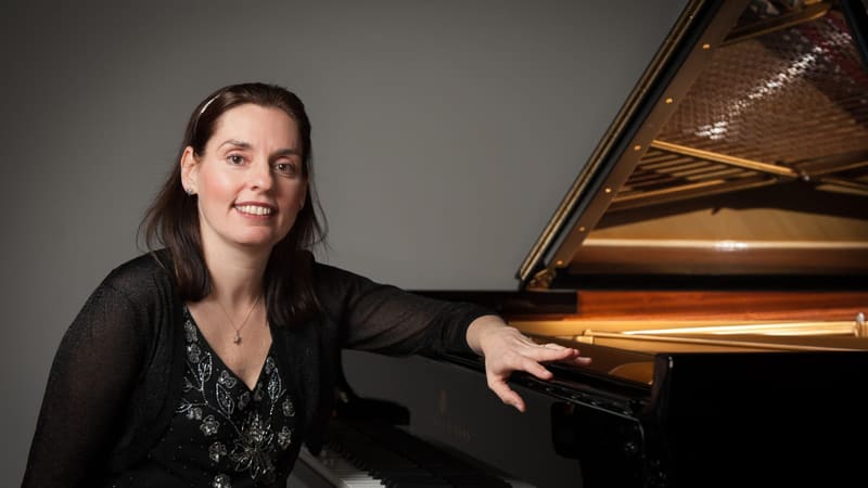 Estreia será com a pianista, Clélia Iruzun - uma das artistas mais empolgantes do cenário musical internacional, nos últimos anos | Foto: Simon Weir