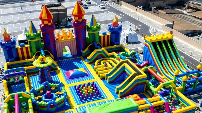 Jump Around, maior castelo inflável da América Latina, retorna Goiânia