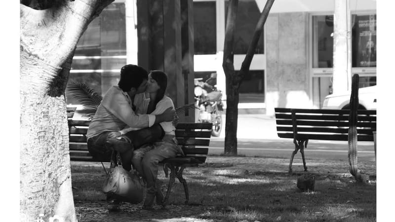 Foto Amor no Banco, de Gera Lobo, para o projeto Deriva do Bem. Exposição tem mais de 350 imagens | Foto: Gera Lobo
