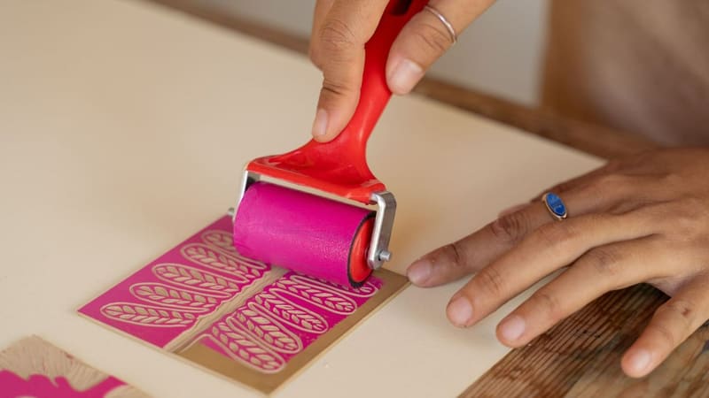 Escola de Artes Visuais recebe inscrições para oficina de xilogravura