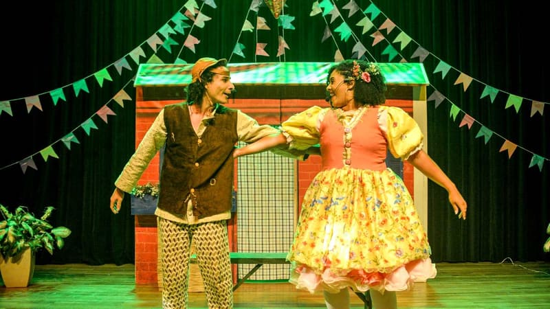 Apresentação de peça. Todos os espetáculos têm entradas gratuitas, porém limitadas à capacidade do teatro | Foto: Divulgação