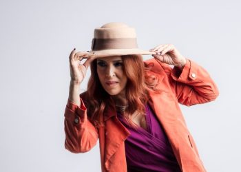 Nila Branco comemora 25 anos de carreira com show em Goiânia