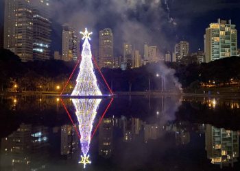 Árvore de Natal do Vaca Brava, em Goiânia, é a 3ª maior do Brasil