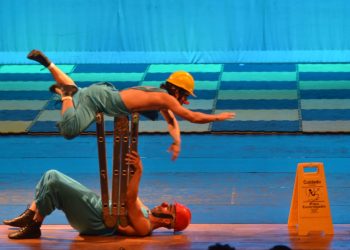 Cidades do interior de Goiás recebem espetáculo de acrobacias