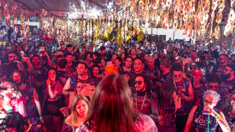 Show durante o CarnaRock 2023, em Goiânia. Em 2024, evento tem Open Bar e Open Food, além de três shows e trio elétrico | Foto: Divulgação