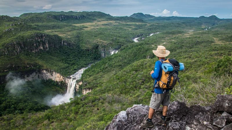 Guia na Chapada dos Veadeiros, um dos principais atrativos turísticos em Goiás | Foto: Goiás Turismo