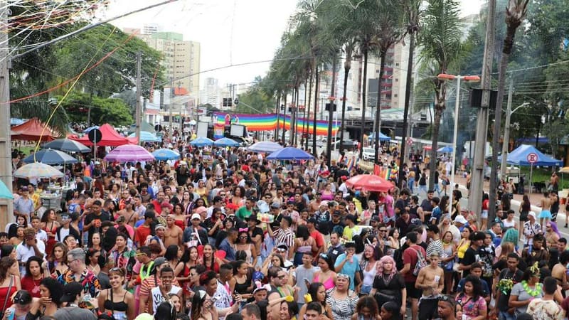 Goiânia tem carnaval gratuito com Jiraya Uai, Tati Quebra Barraco, blocos e desfiles