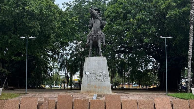 Fonte de água na Praça Cívica é requalificada pela prefeitura