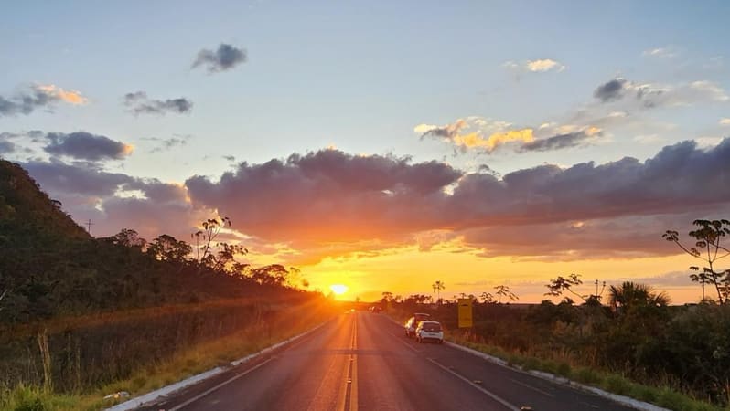 Rodovia que liga Alto Paraíso e o vilarejo de São Jorge, na Chapada dos Veadeiros | Foto: Carlos Freitas