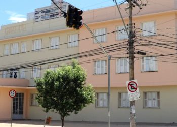 Grande Hotel, no Centro de Goiânia, recebe nova pintura externa