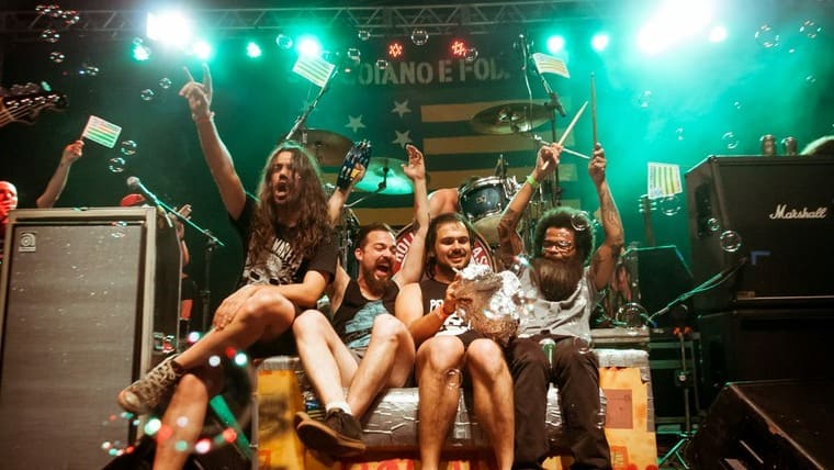 Rolling Chamas durante apresentação em 2015. Banda é uma das principais atrações do Goiás Tattoo Festival 2024 | Foto: Claudio Cologni/Divulgação