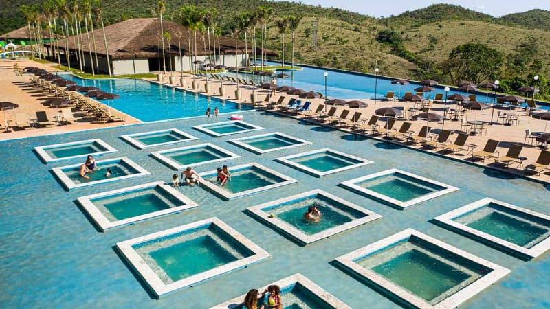 Jacuzzis no Tauá Resort Alexânia. Local terá all inclusive inédito nos meses de julho e agosto | Foto: Divulgação