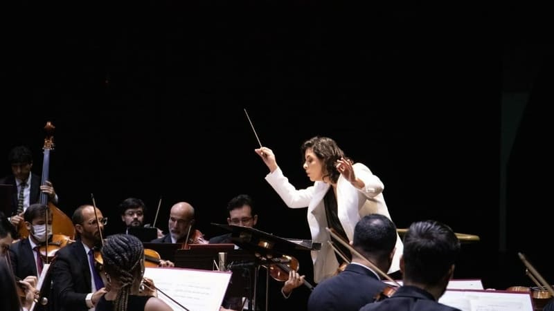 Espetáculo, que tem entrada gratuita, faz parte da série “Relembre o Futuro” e conta com regência de Mariana Menezes | Foto: Cinthia Oliveira/ Divulgação