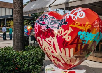 Goiânia: shopping recebe exposição de corações gigantes da Art Of Love