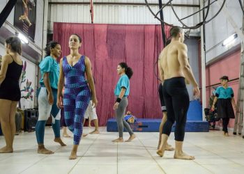 Projeto Te Encontro no Esparta oferece oficina gratuita de circo e expressão