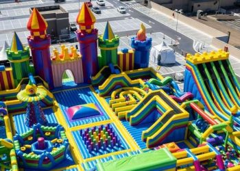 Jump Around, maior castelo inflável da América Latina, volta a Goiânia