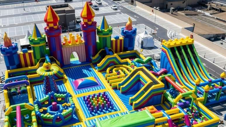 Jump Around, maior castelo inflável da América Latina, volta a Goiânia