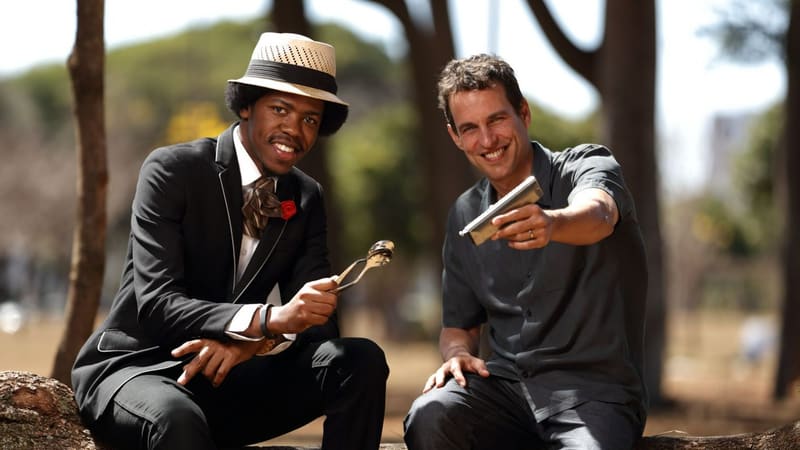 Duo formado pelo brasileiro Pablo Fagundes, com sua harmônica, e pelo norte-americano nominado ao Grammy, Christylez Bacon e seu potente beat box | Foto: Divulgação